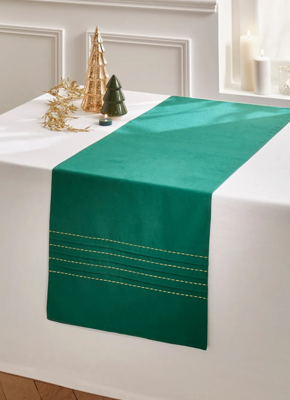 Discount Bouchara CHEMIN DE TABLE PLISSÉ BRODÉ FILS DORÉS VERT