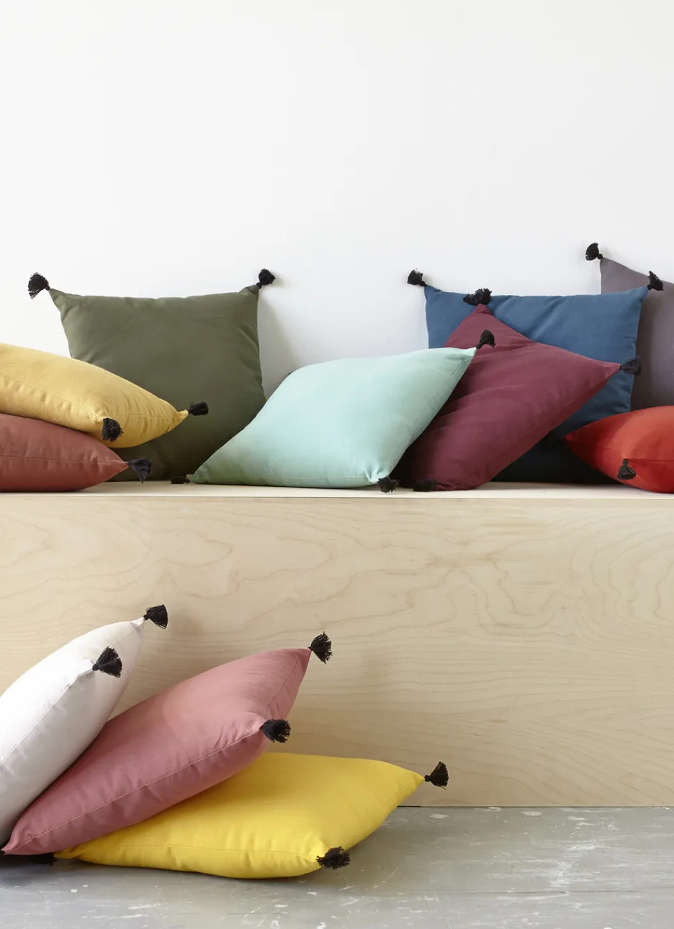 Online Bouchara COUSSIN EN COTON UNI AVEC PETITS POMPONS ROUILLE