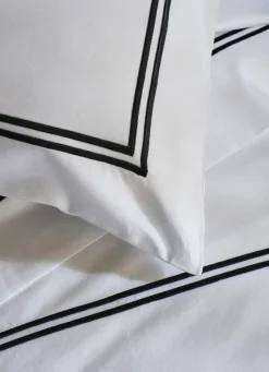 Hot Bouchara DRAP PLAT EN SATIN BLANC/NOIR