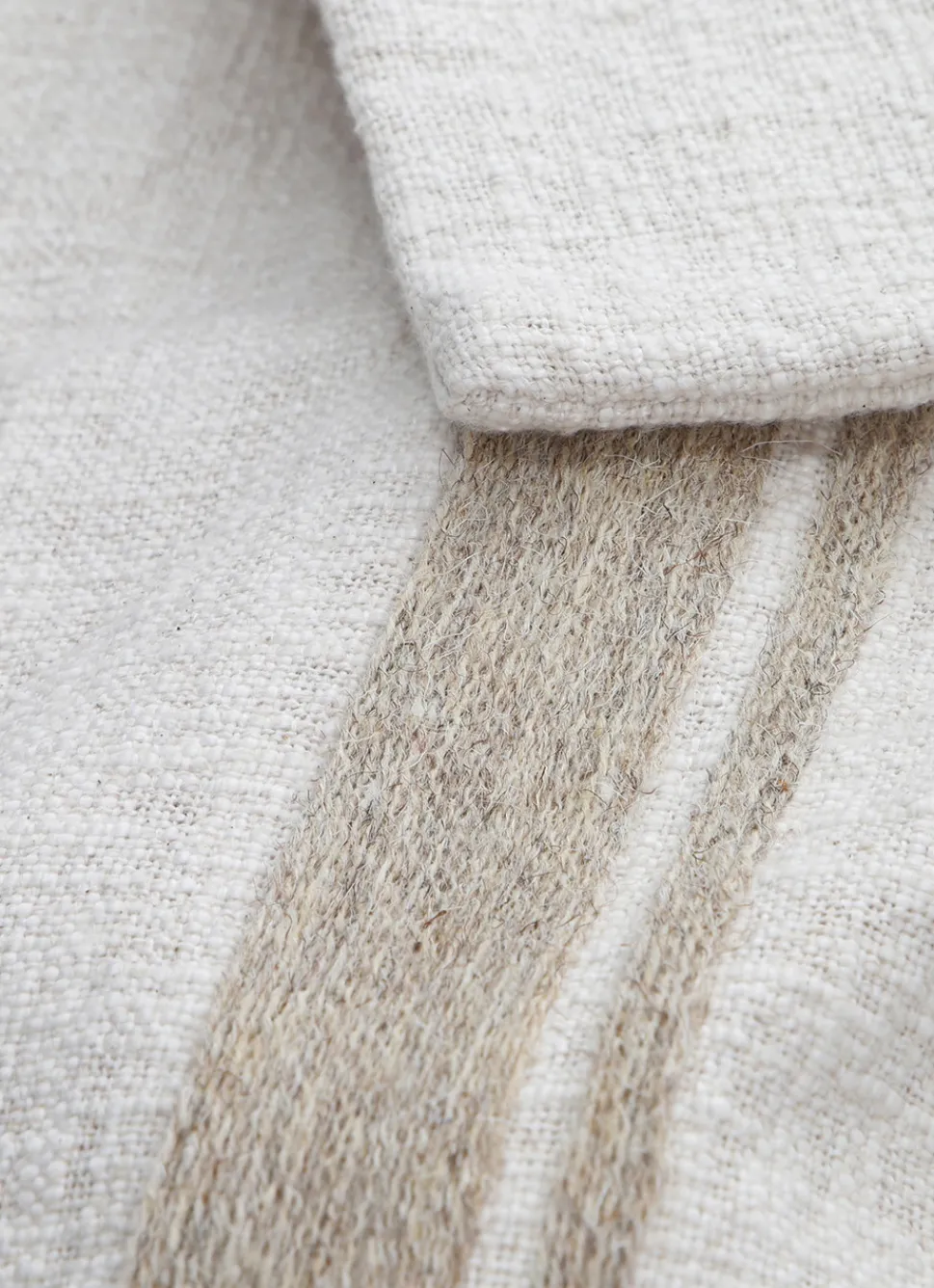 Sale Bouchara GRAND COUSSIN TEXTURÉ AVEC BANDE BRODÉE EN JUTE ECRU/BEIGE