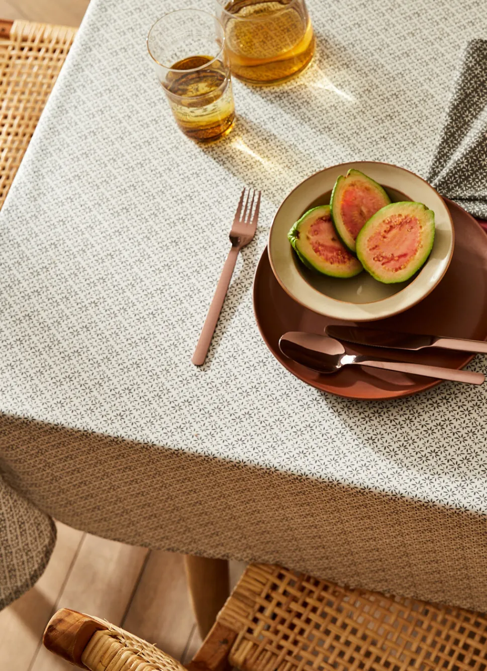 Online Bouchara NAPPE RONDE EN COTON ENDUIT IMPRIMÉ PETITES FLEURS BLANC / GRIS