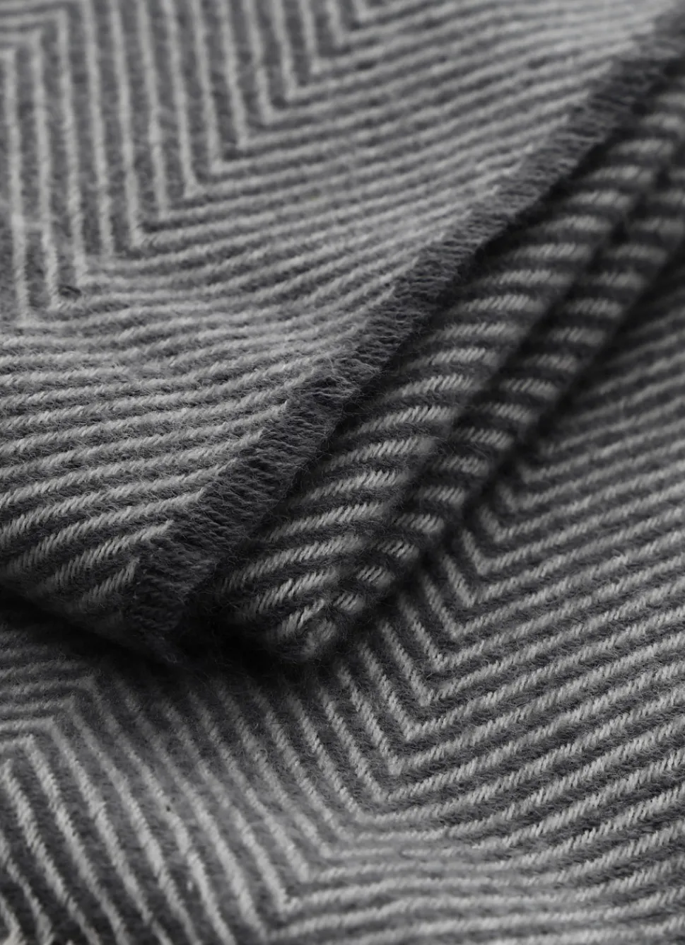 New Bouchara PLAID À MOTIFS CHEVRONS JACQUARD HANK GRIS