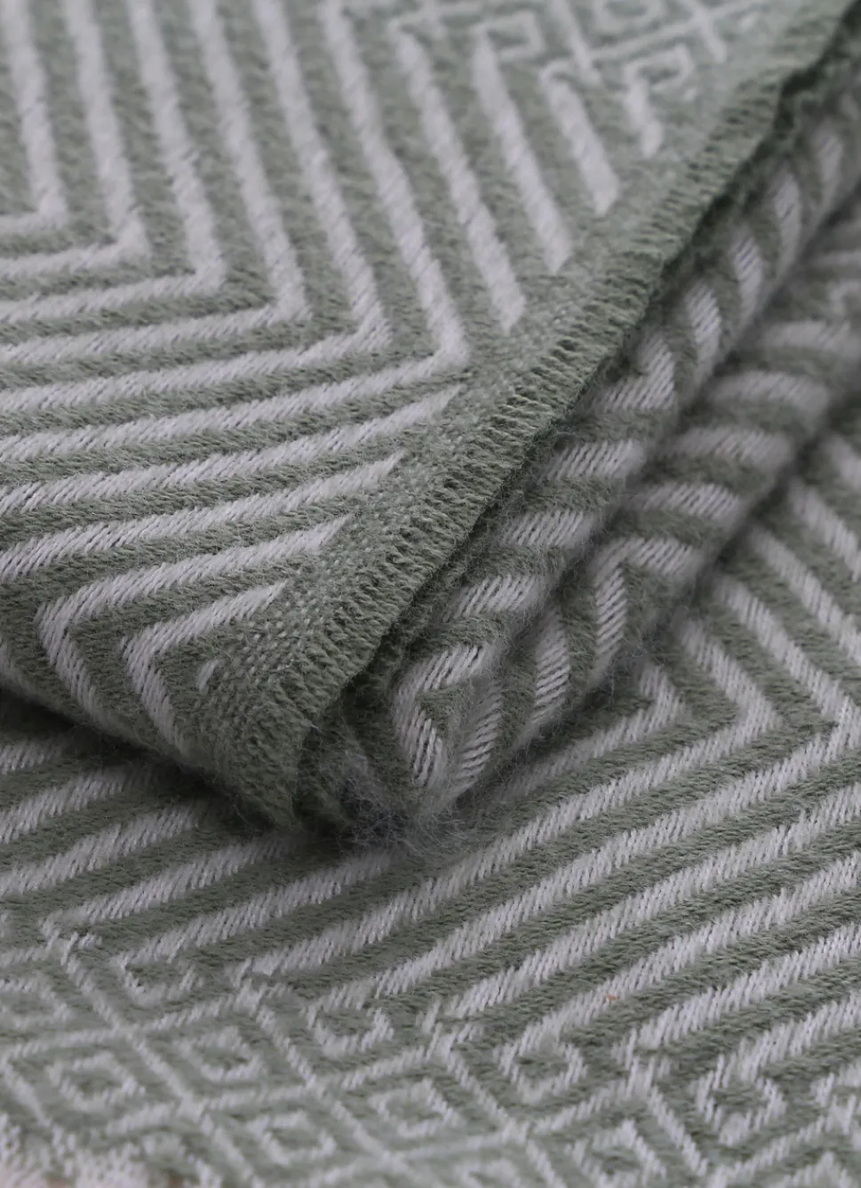 Sale Bouchara PLAID À MOTIFS JACQUARD MOSAÏQUES ET CHEVRONS MOSA VERT