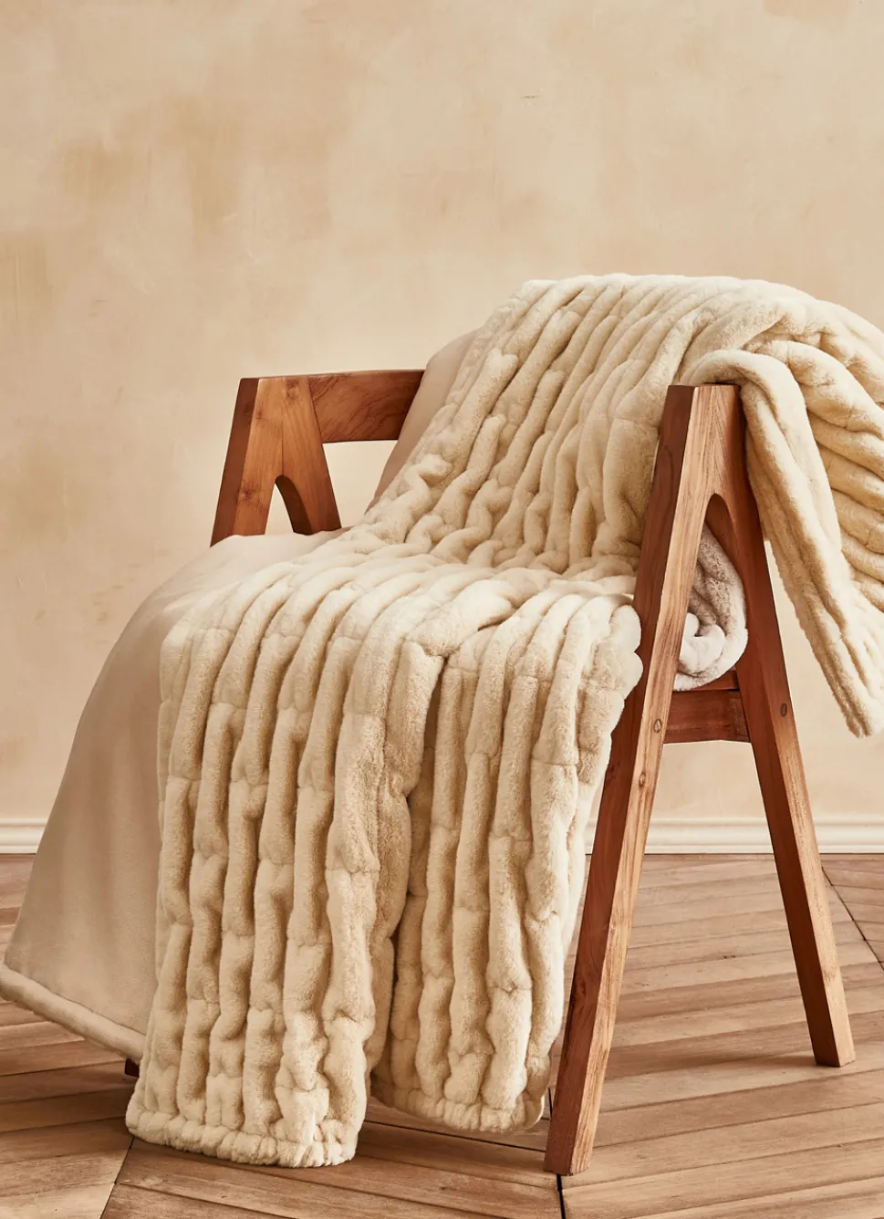 Bouchara PLAID EN FAUSSE FOURRURE À RELIEF ECRU