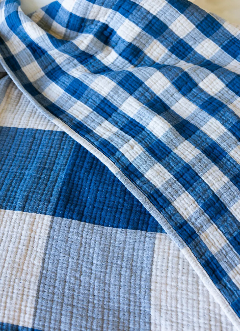 Online Bouchara PLAID EN GAZE DE COTON À CARREAUX RÉVERSIBLE BLEU JEAN