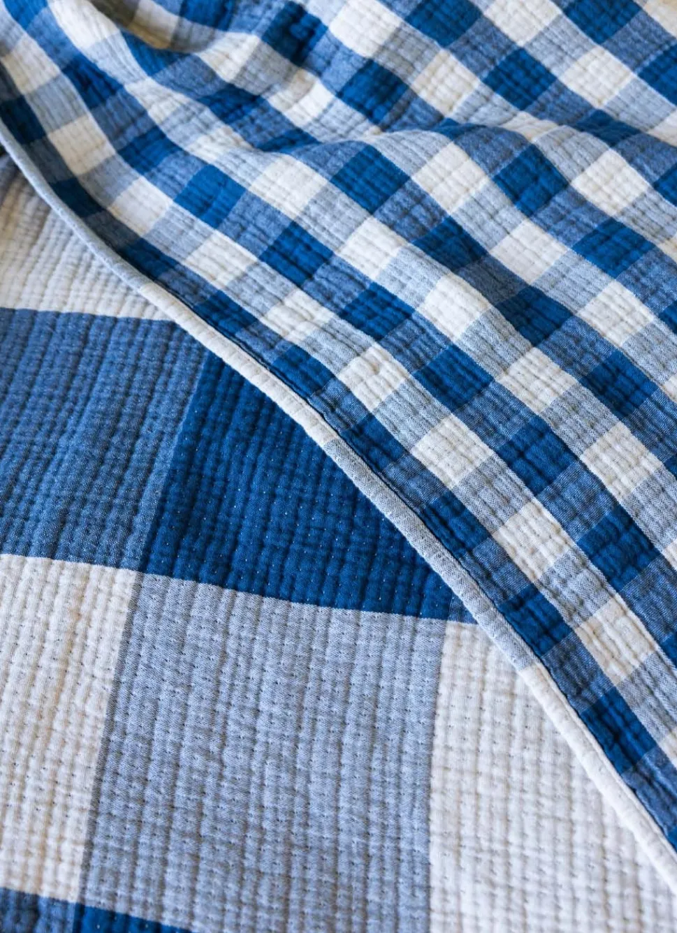 Online Bouchara PLAID EN GAZE DE COTON À CARREAUX RÉVERSIBLE BLEU JEAN