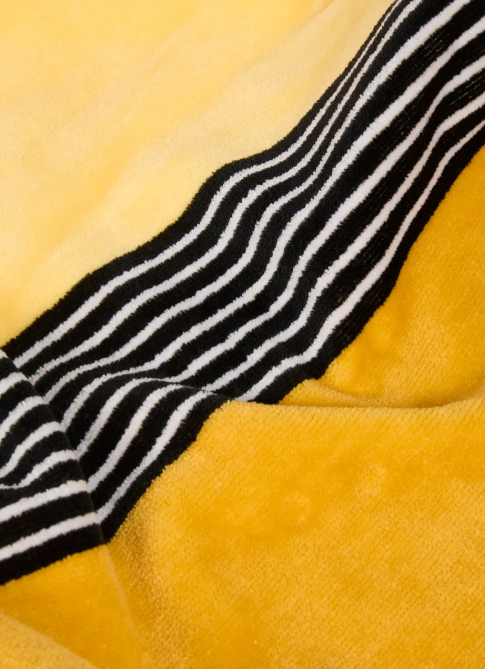 New Bouchara SERVIETTE INVITÉ BICOLORE EN VELOURS RAYÉ JAUNE