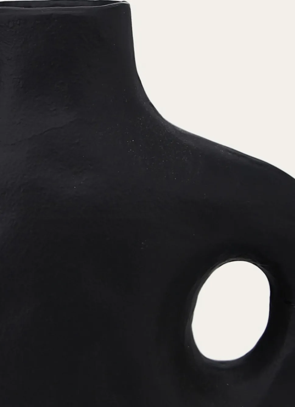 Hot Bouchara VASE FORME ABSTRAITE EN ALUMINIUM NOIR