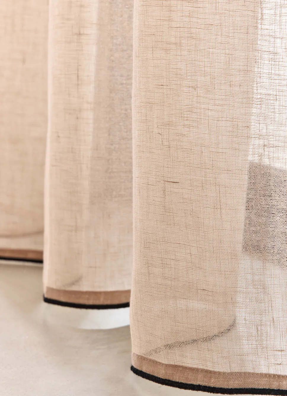 Hot Bouchara VOILAGE EN LIN ET BOURDON CONTRASTÉ BEIGE/NOIR